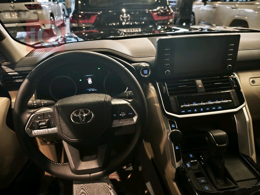 تۆیۆتا لاند کروزەر